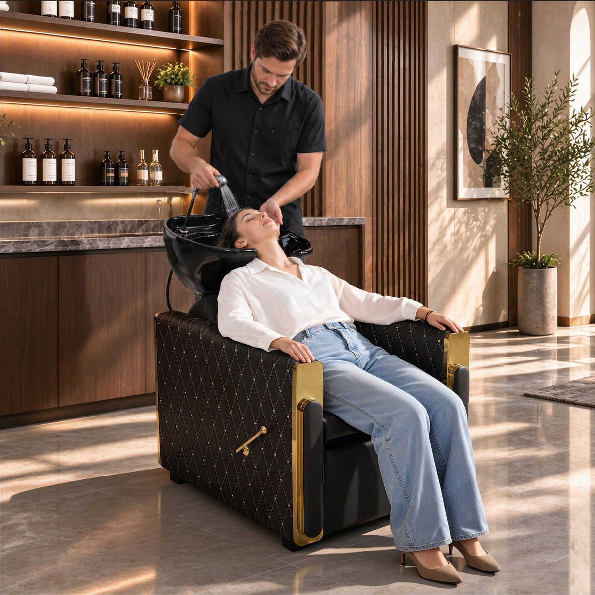 Fauteuil de barbier BarberPub avec lavabo rétro, lavabo réglable en céramique, fauteuil de coiffure pour salon de spa, poste de lavage pour coiffeur 8631 (noir-or/similicuir)