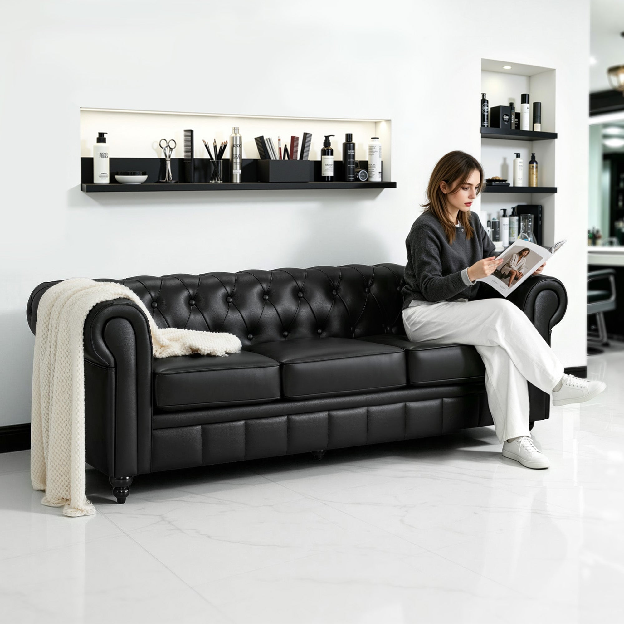 BarberPub Canapé Chesterfield 3 Places 208 cm, Banquette d'attente Vintage pour Salon de Coiffure, Banc avec Dossier et Accoudoirs Canapé 3 Places, Mobilier de Salon de Coiffure Classique W536